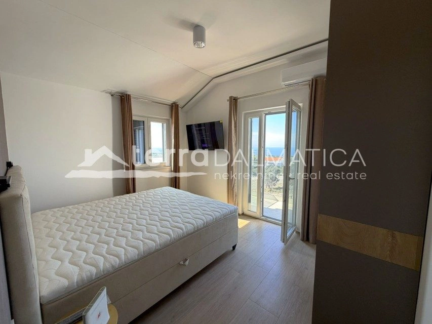 Moderní vila, Primošten – panoramatický výhled a bazén