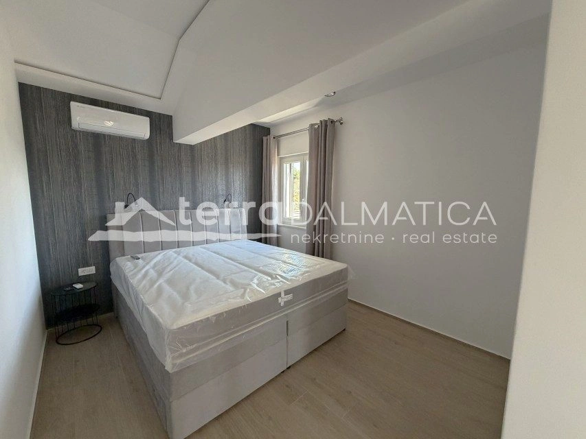 Moderní vila, Primošten – panoramatický výhled a bazén