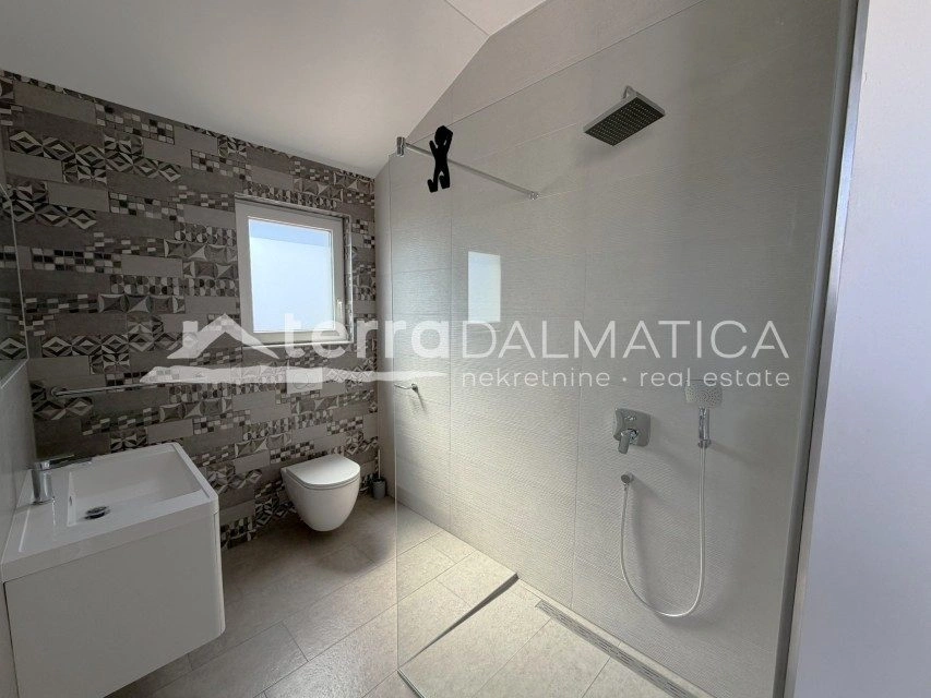 Moderní vila, Primošten – panoramatický výhled a bazén