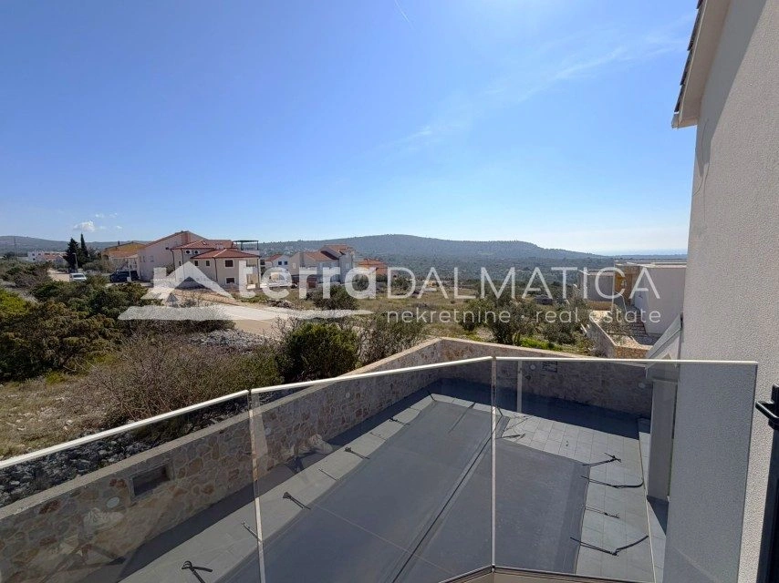 Moderní vila, Primošten – panoramatický výhled a bazén