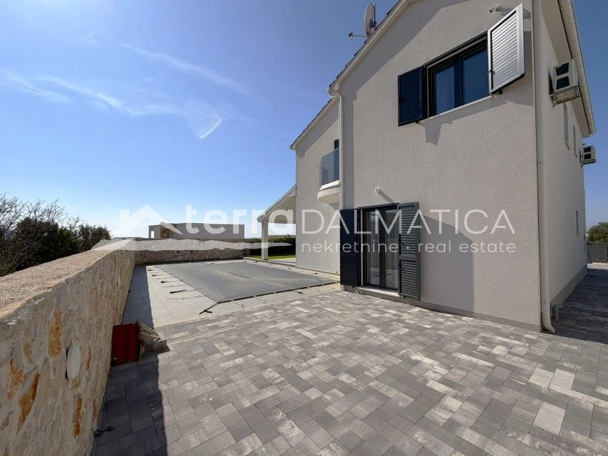 Moderní vila, Primošten – panoramatický výhled a bazén