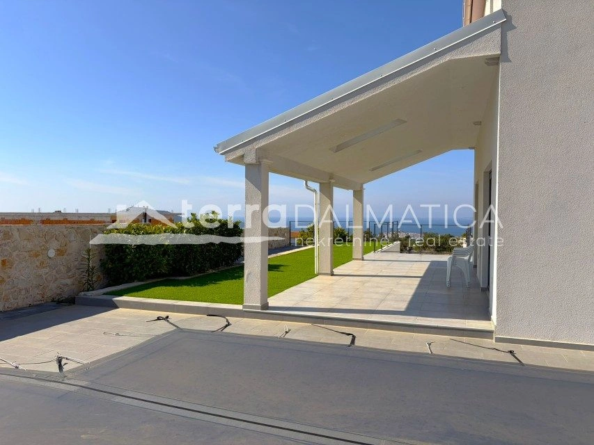 Moderní vila, Primošten – panoramatický výhled a bazén