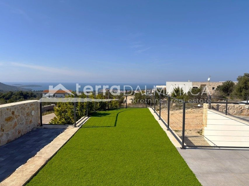 Moderní vila, Primošten – panoramatický výhled a bazén