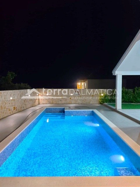 Moderní vila, Primošten – panoramatický výhled a bazén