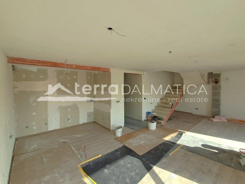 Haus in Vodice mit Swimmingpool – Neubau, 3 Schlafzimmer