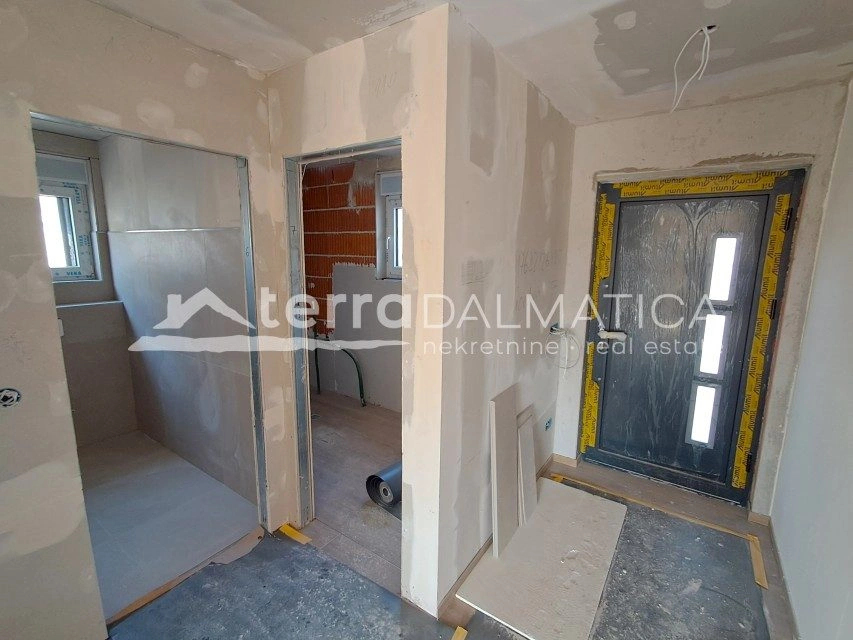 Haus in Vodice mit Swimmingpool – Neubau, 3 Schlafzimmer