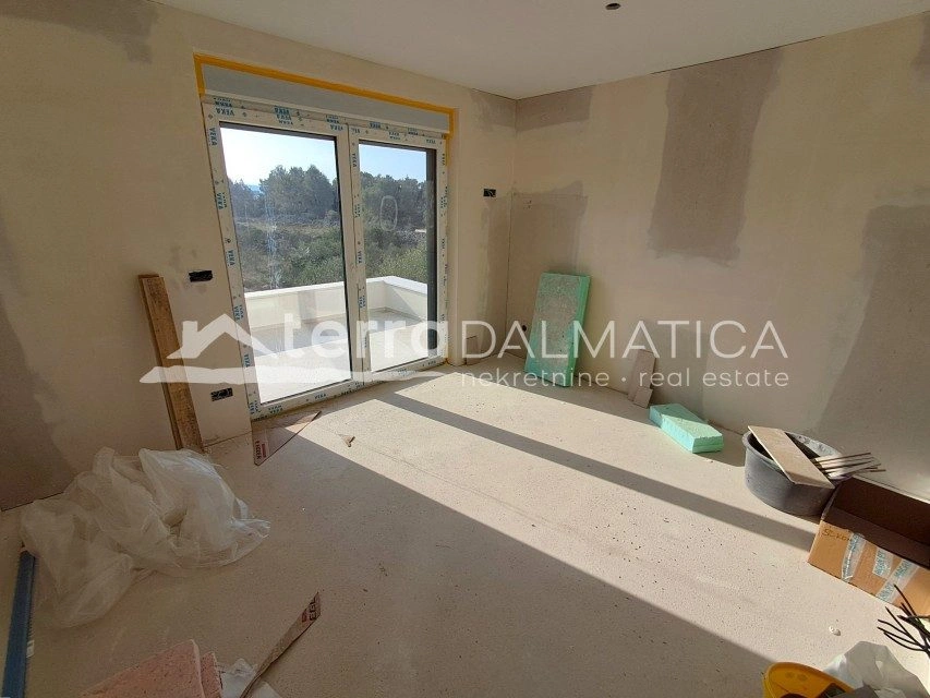 Haus in Vodice mit Swimmingpool – Neubau, 3 Schlafzimmer