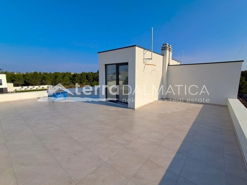 Haus in Vodice mit Swimmingpool – Neubau, 3 Schlafzimmer