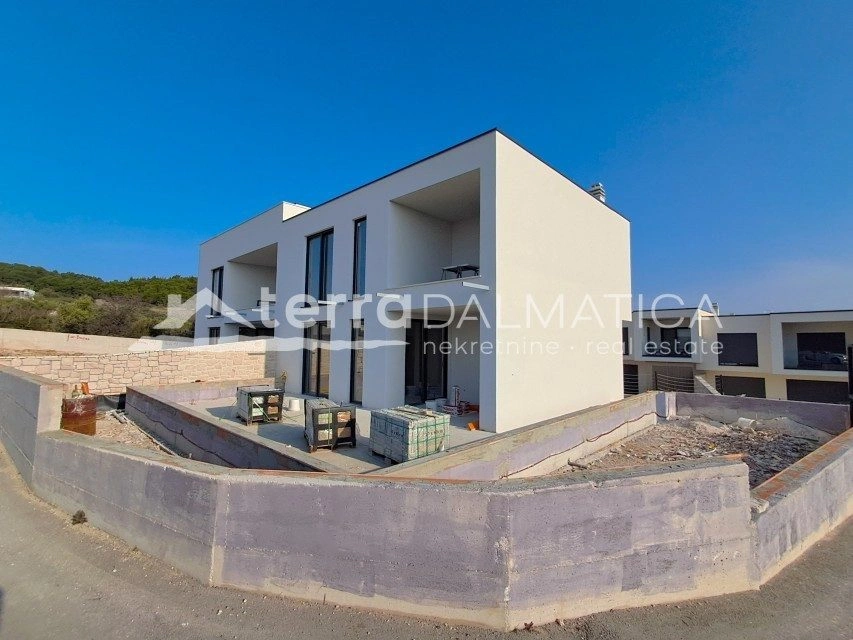 Haus in Vodice – Neubau mit Meerblick