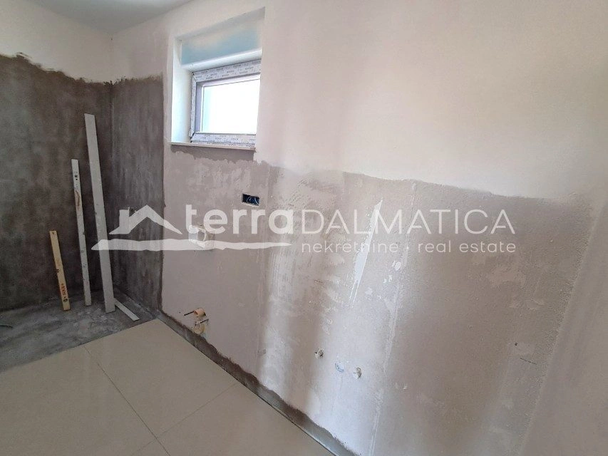 Doppelhaushälfte mit Pool in Vodice – Neubau, Meerblick