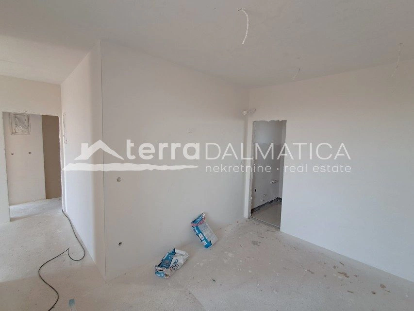 Doppelhaushälfte mit Pool in Vodice – Neubau, Meerblick