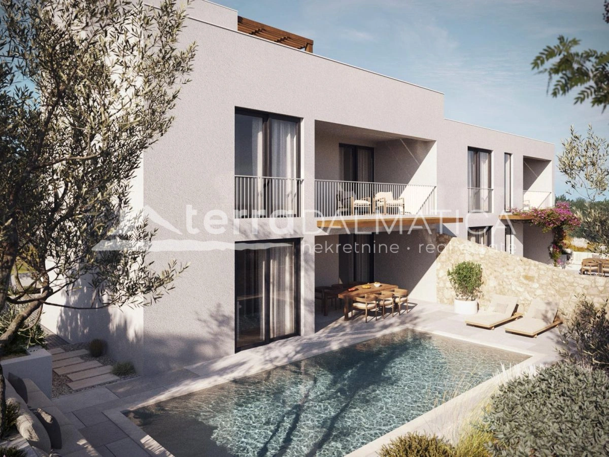 Doppelhaushälfte mit Pool in Vodice – Neubau, Meerblick