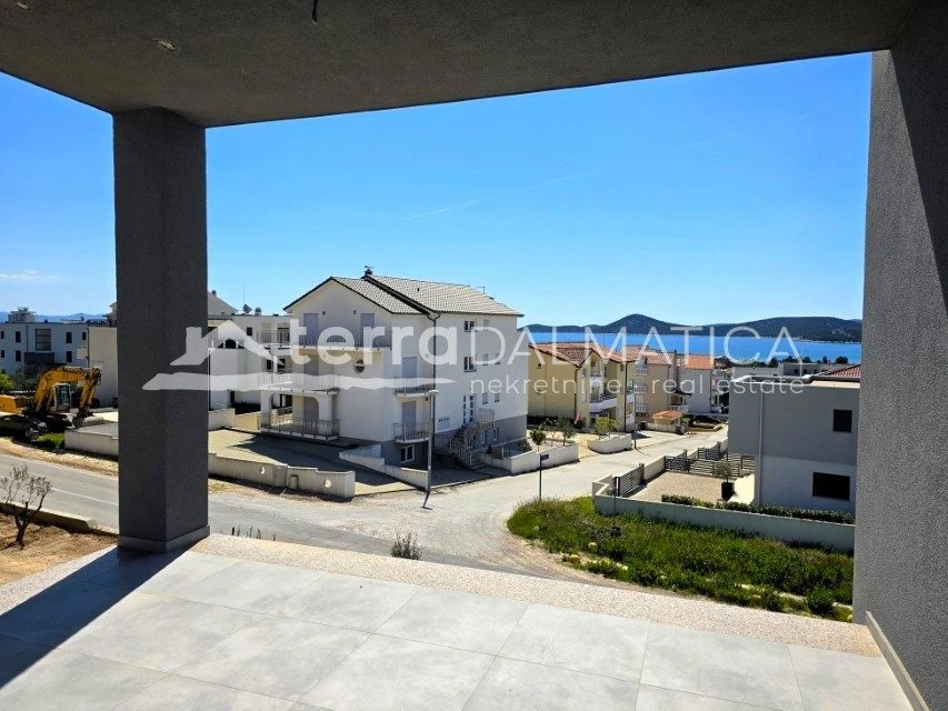 Doppelhaushälfte mit separater Wohnung, Tribunj – Swimmingpool, Aussicht