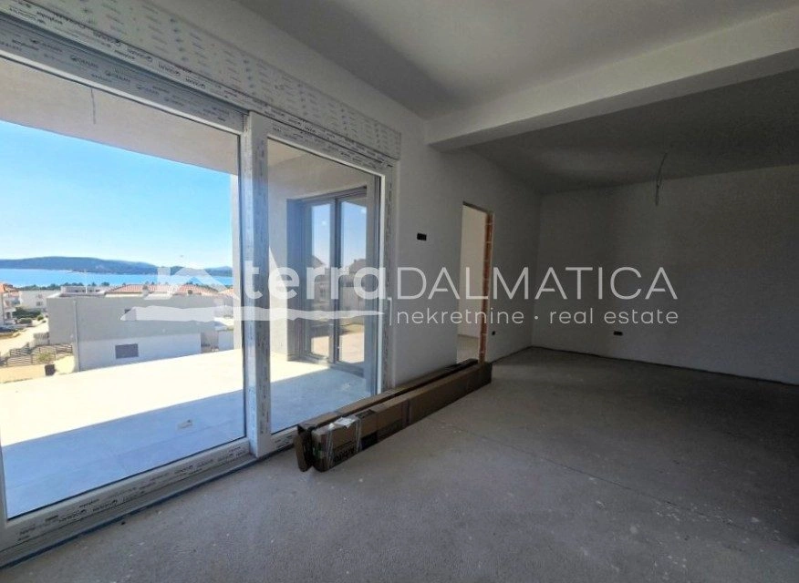 Doppelhaushälfte mit separater Wohnung, Tribunj – Swimmingpool, Aussicht