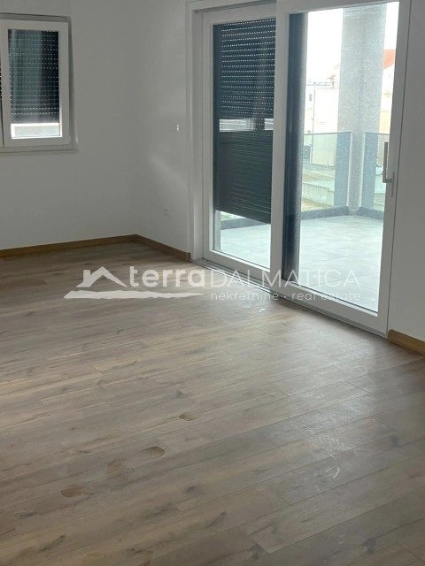 Doppelhaushälfte mit separater Wohnung, Tribunj – Swimmingpool, Aussicht