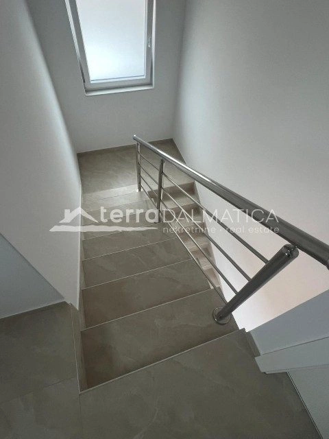 Doppelhaushälfte mit separater Wohnung, Tribunj – Swimmingpool, Aussicht