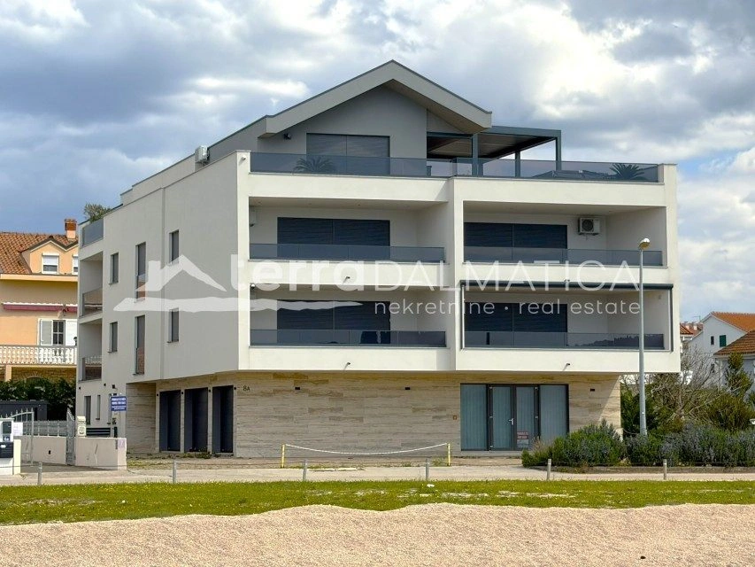 Neubau, Vodice – erste Reihe zum Meer