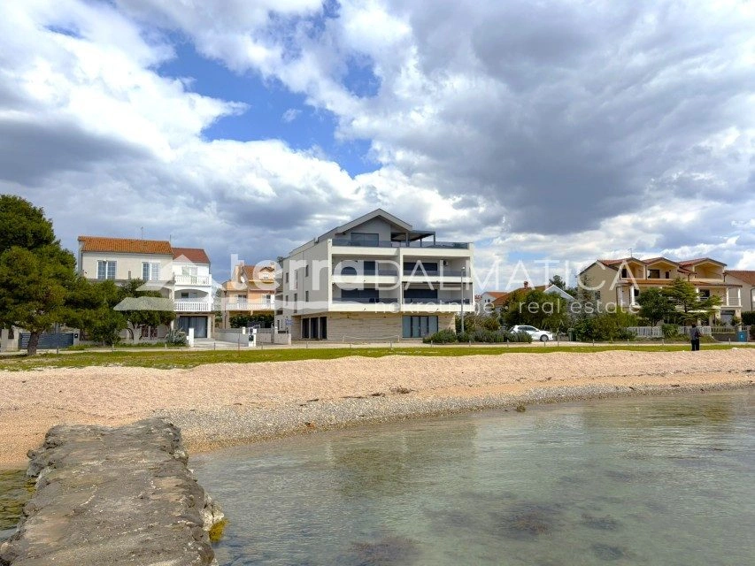 Neubau, Vodice – erste Reihe zum Meer