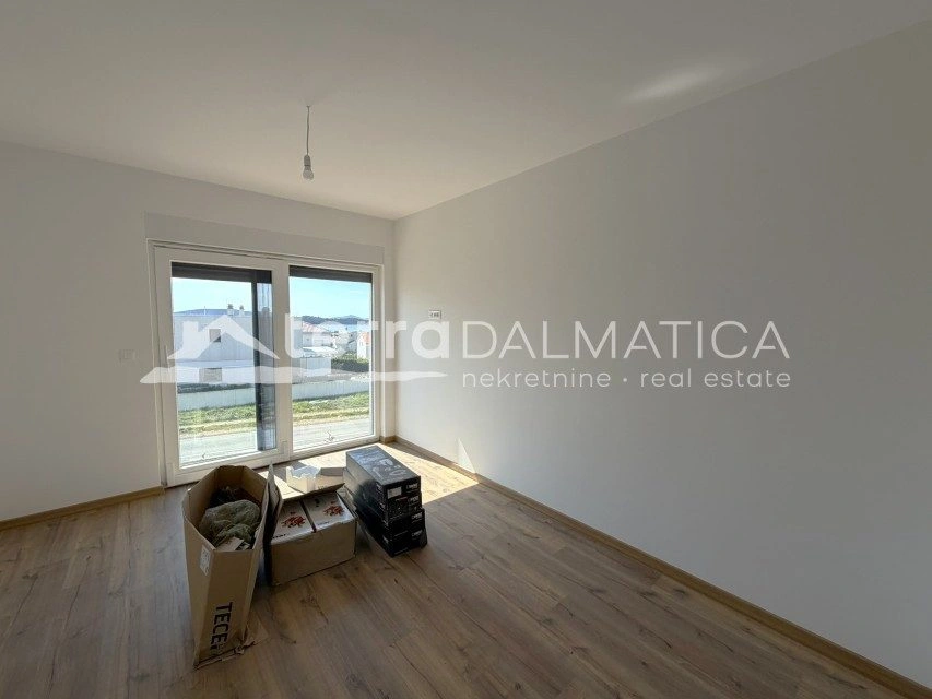 Doppelhaushälfte mit separater Wohnung, Tribunj – Swimmingpool, Aussicht