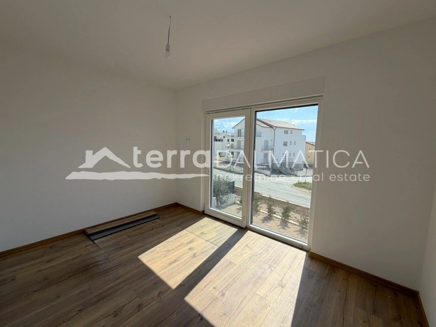 Doppelhaushälfte mit separater Wohnung, Tribunj – Swimmingpool, Aussicht