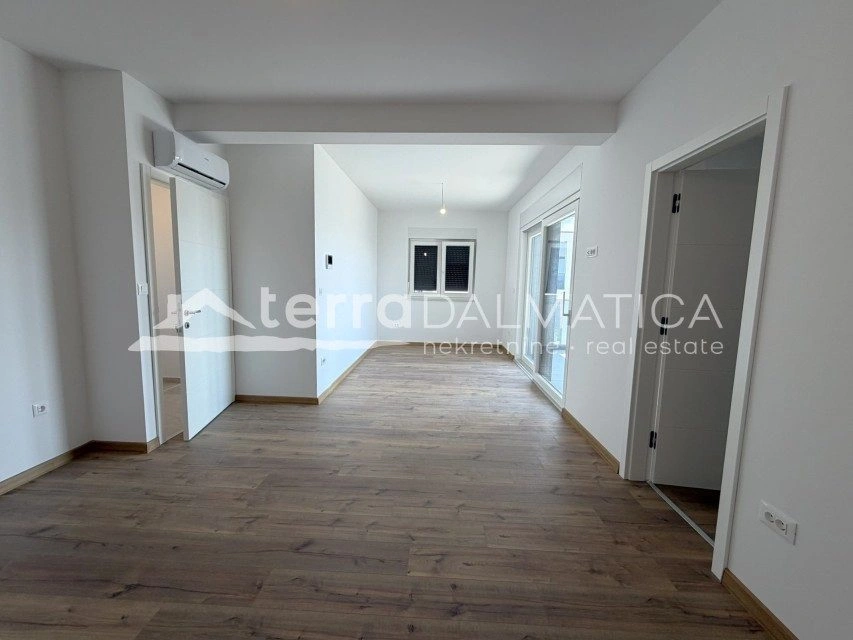 Doppelhaushälfte mit separater Wohnung, Tribunj – Swimmingpool, Aussicht