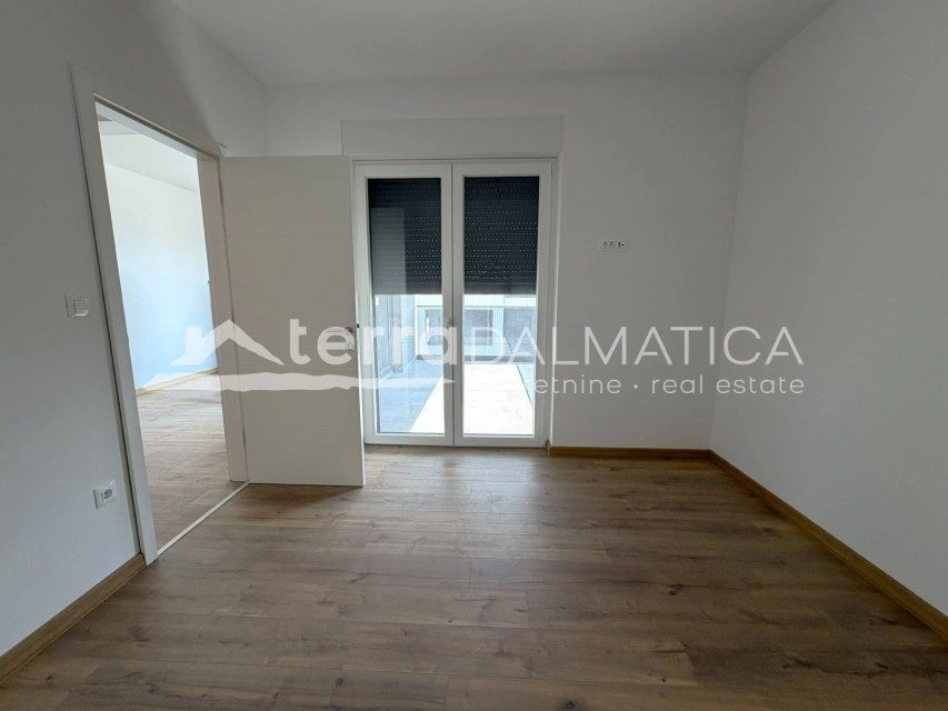 Doppelhaushälfte mit separater Wohnung, Tribunj – Swimmingpool, Aussicht