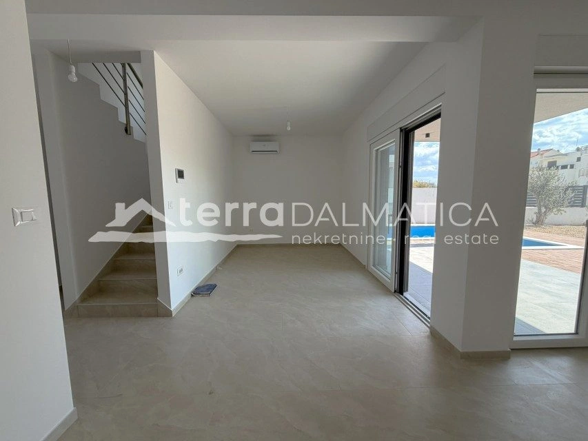 Doppelhaushälfte mit separater Wohnung, Tribunj – Swimmingpool, Aussicht