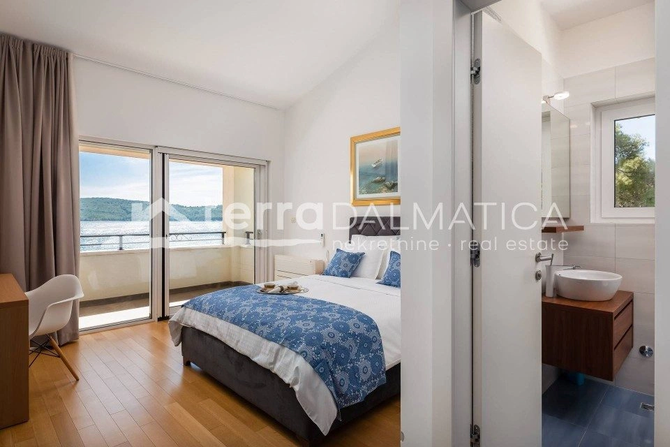 Luxuriöse 5-Sterne-Villa in erster Reihe zum Meer, 1000 m², Region Šibenik