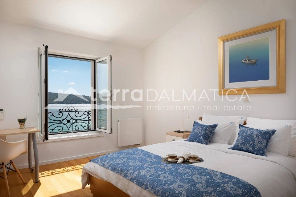 Luxuriöse 5-Sterne-Villa in erster Reihe zum Meer, 1000 m², Region Šibenik