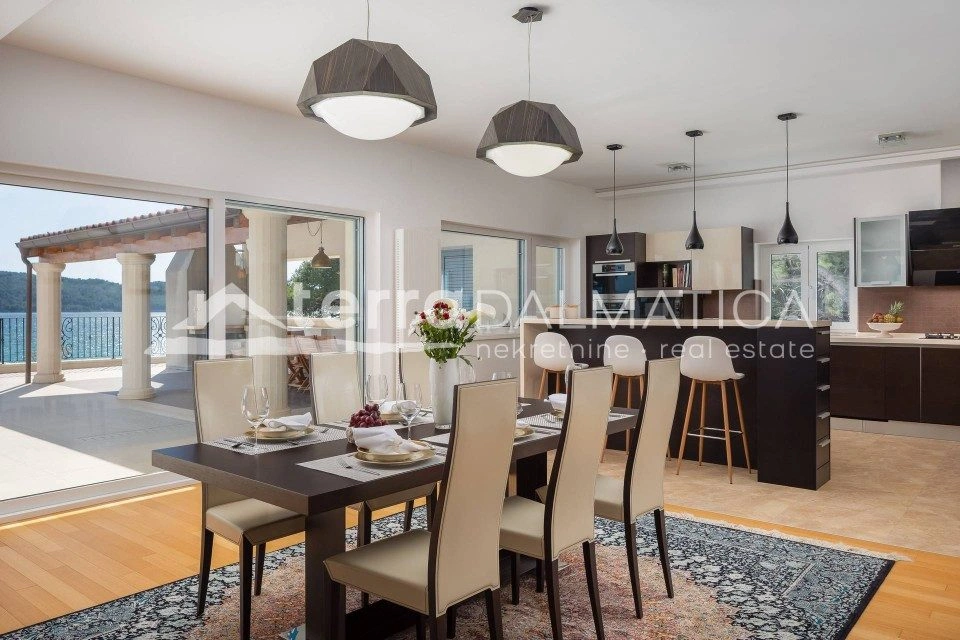 Luxuriöse 5-Sterne-Villa in erster Reihe zum Meer, 1000 m², Region Šibenik