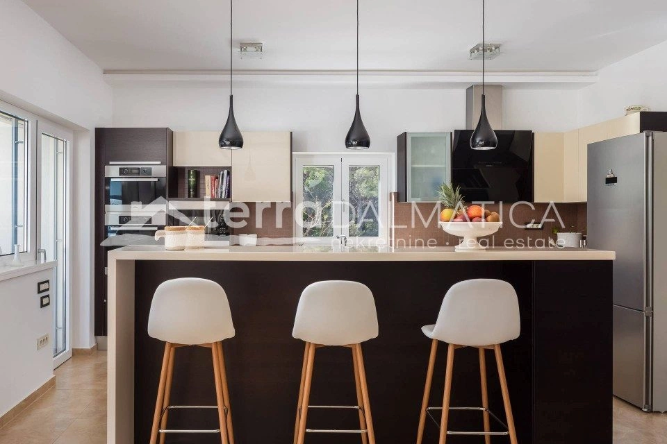 Luxuriöse 5-Sterne-Villa in erster Reihe zum Meer, 1000 m², Region Šibenik