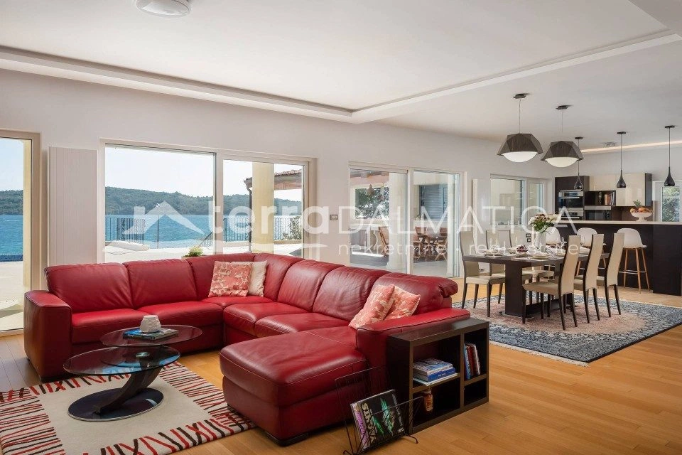 Luxuriöse 5-Sterne-Villa in erster Reihe zum Meer, 1000 m², Region Šibenik
