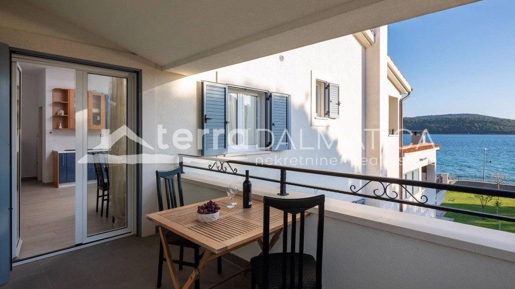 Luxuriöse 5-Sterne-Villa in erster Reihe zum Meer, 1000 m², Region Šibenik