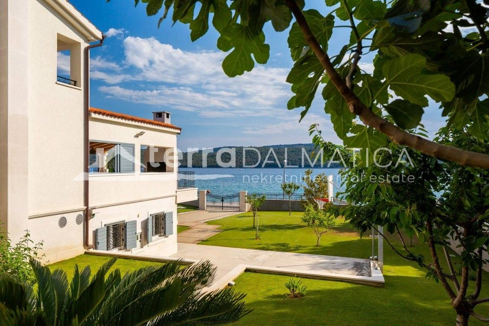 Luxuriöse 5-Sterne-Villa in erster Reihe zum Meer, 1000 m², Region Šibenik