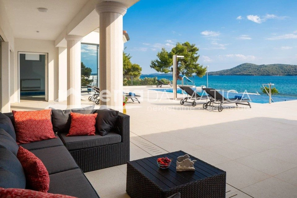 Luxuriöse 5-Sterne-Villa in erster Reihe zum Meer, 1000 m², Region Šibenik