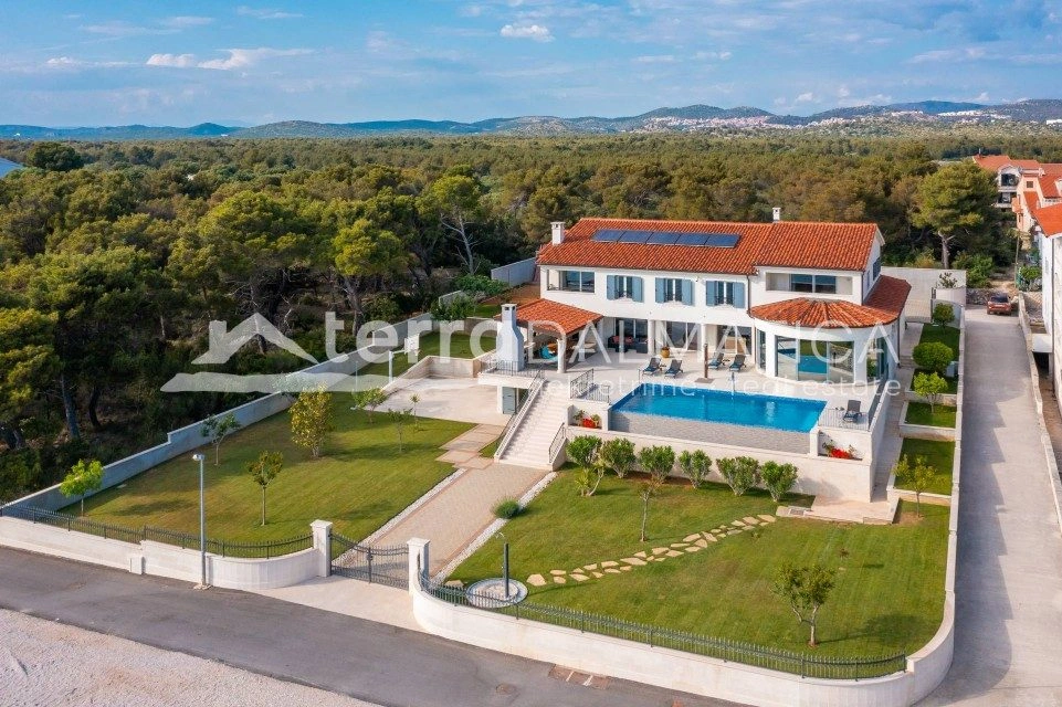 Luxuriöse 5-Sterne-Villa in erster Reihe zum Meer, 1000 m², Region Šibenik