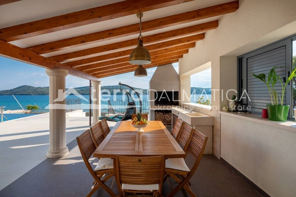 Luxuriöse 5-Sterne-Villa in erster Reihe zum Meer, 1000 m², Region Šibenik