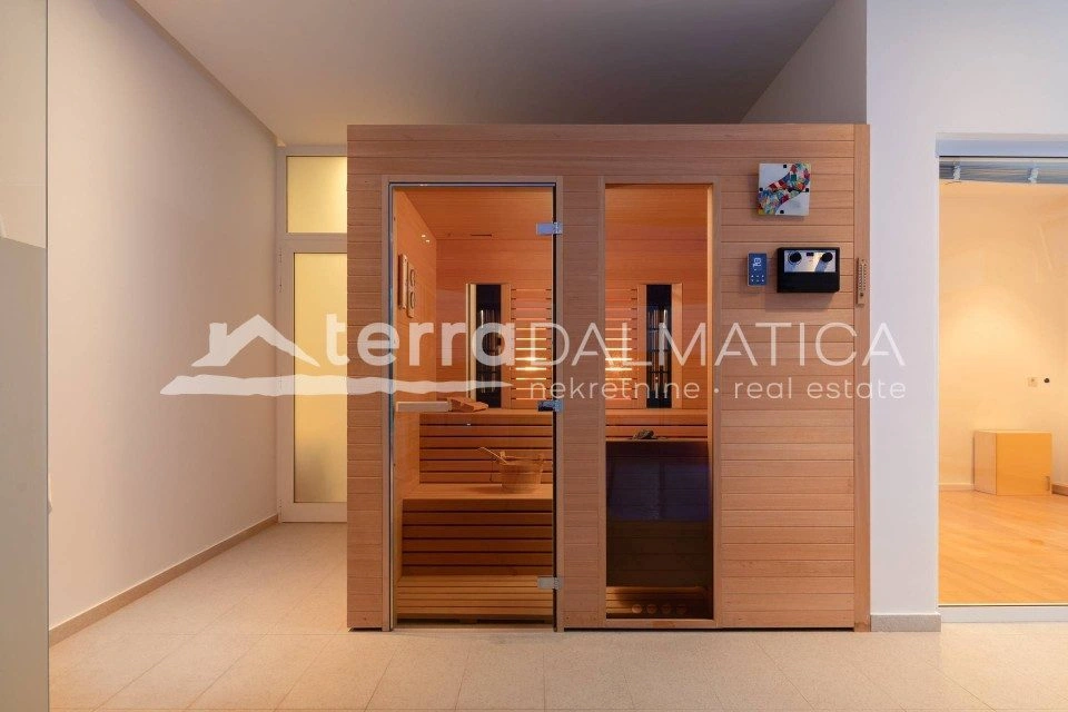 Luxuriöse 5-Sterne-Villa in erster Reihe zum Meer, 1000 m², Region Šibenik