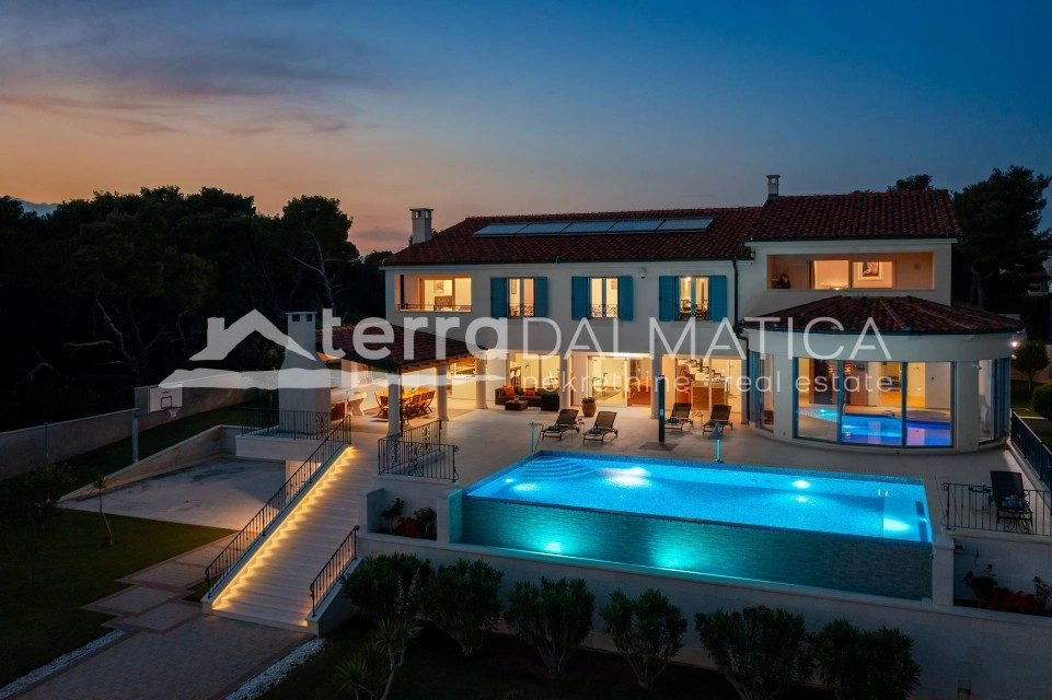 Luxuriöse 5-Sterne-Villa in erster Reihe zum Meer, 1000 m², Region Šibenik