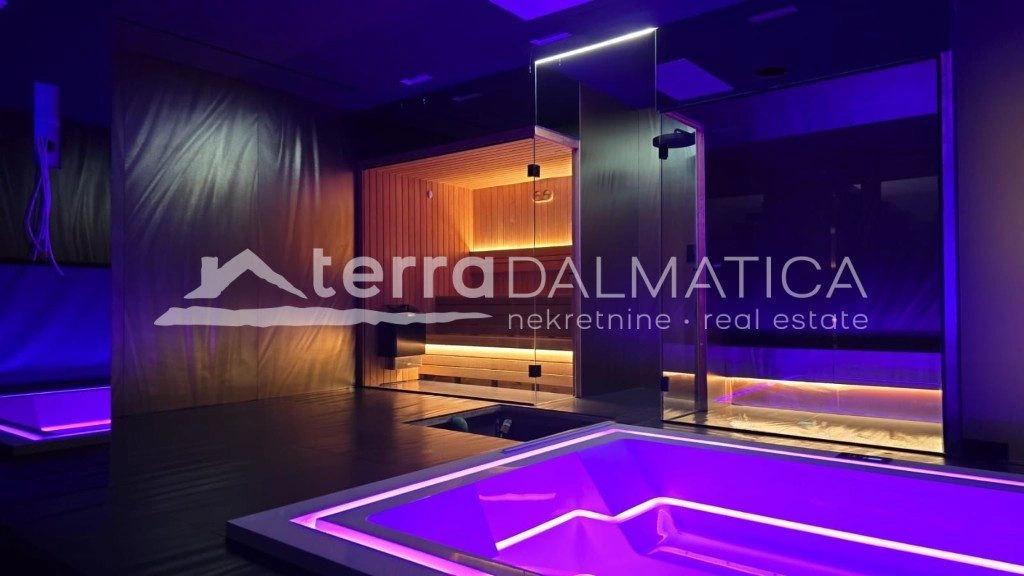 Luxusvilla mit Wellnessbereich und großem Swimmingpool, Vodice