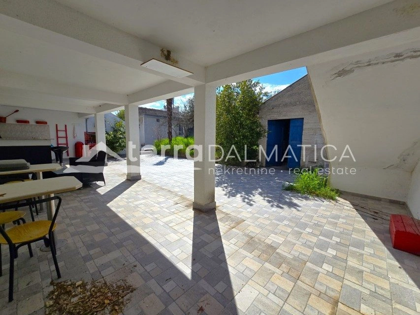 Kuća, okolica Skradina – 3 stana