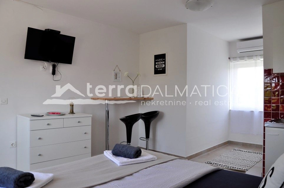 Kuća, okolica Skradina – 3 stana