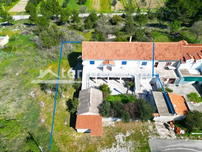 Kuća, okolica Skradina – 3 stana