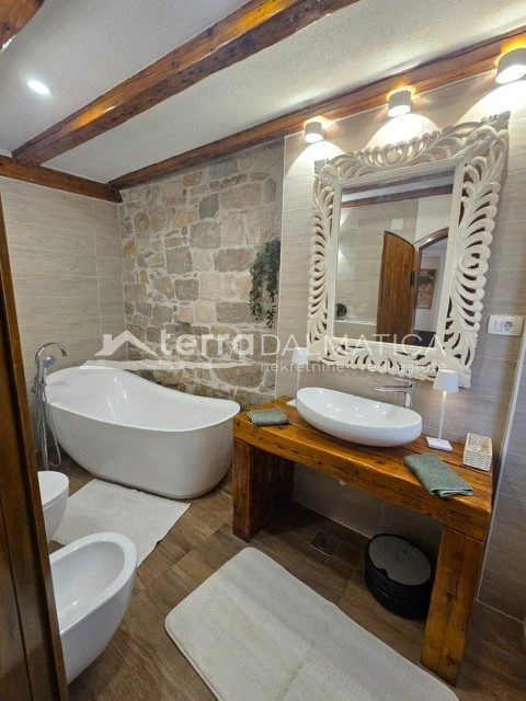 Authentisches dalmatinisches Steinhaus, Kaštel Lukšić