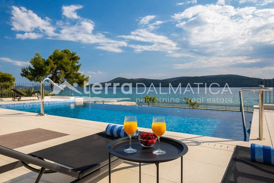 Luxusní 5★ vila v první řadě k moři, 1000 m², oblast Šibeniku