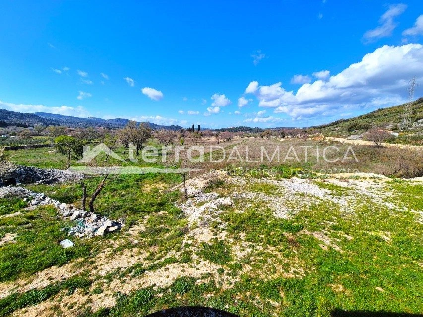 Haus, Brač – 28.000 m² großes Grundstück mit 615 m² großem Villenprojekt