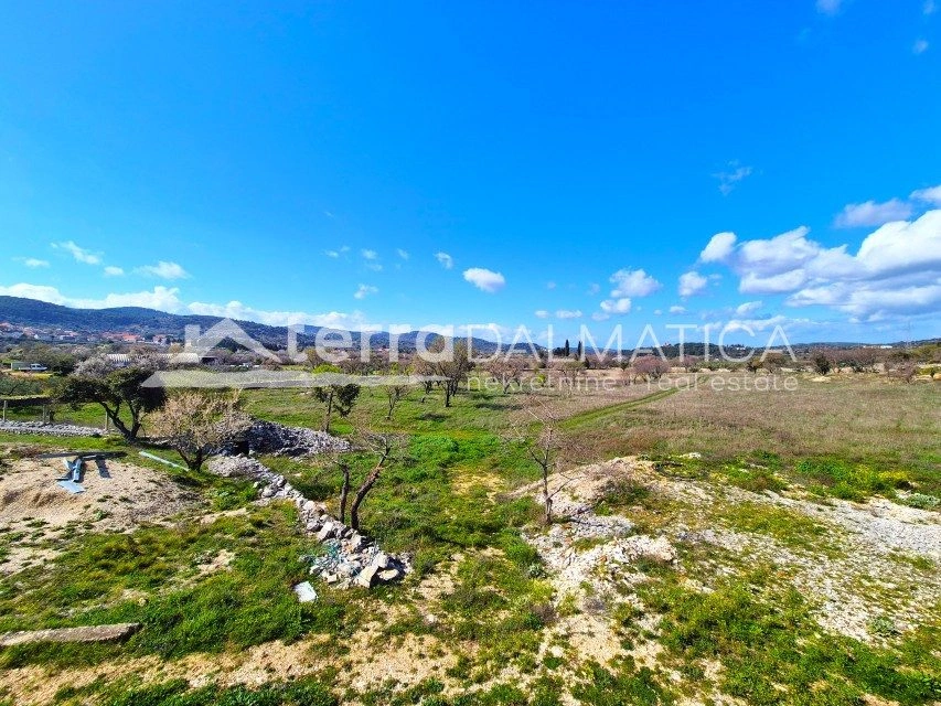 Haus, Brač – 28.000 m² großes Grundstück mit 615 m² großem Villenprojekt