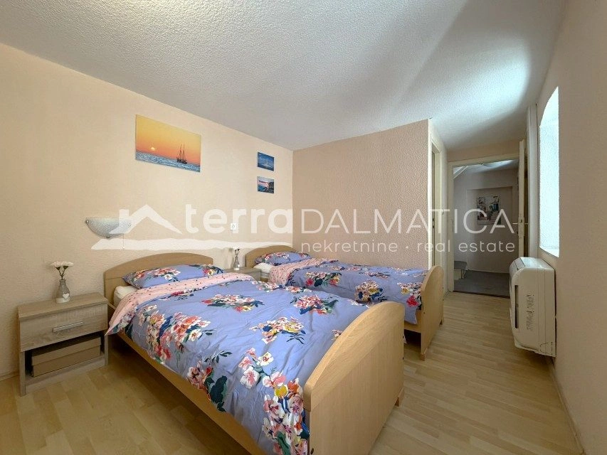 Authentisches dalmatinisches Steinhaus im Zentrum von Šibenik mit Terrasse