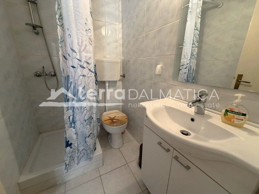 Authentisches dalmatinisches Steinhaus im Zentrum von Šibenik mit Terrasse