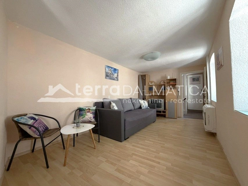 Authentisches dalmatinisches Steinhaus im Zentrum von Šibenik mit Terrasse